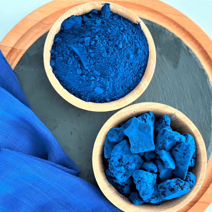 FusionCharm Moroccan Blue Nila Powder in a clear container, showcasing vibrant blue powder for brightening skin care.